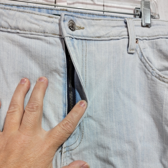 Wild Fable Women's Lightwash Distressed Cotton Stretch Denim Blue Jeans Size 16. - Picture 4 of 7